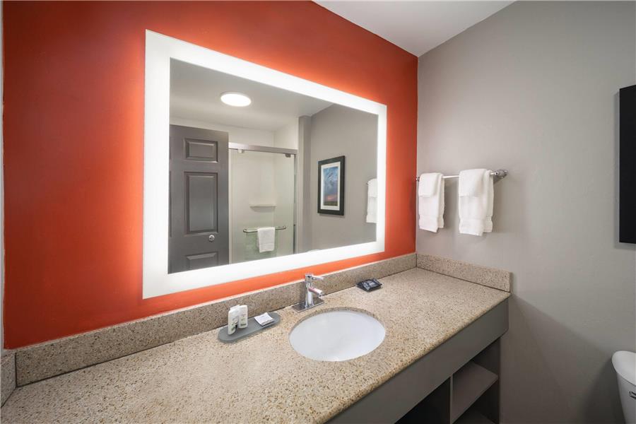 Bathroom,Suite,On-Site