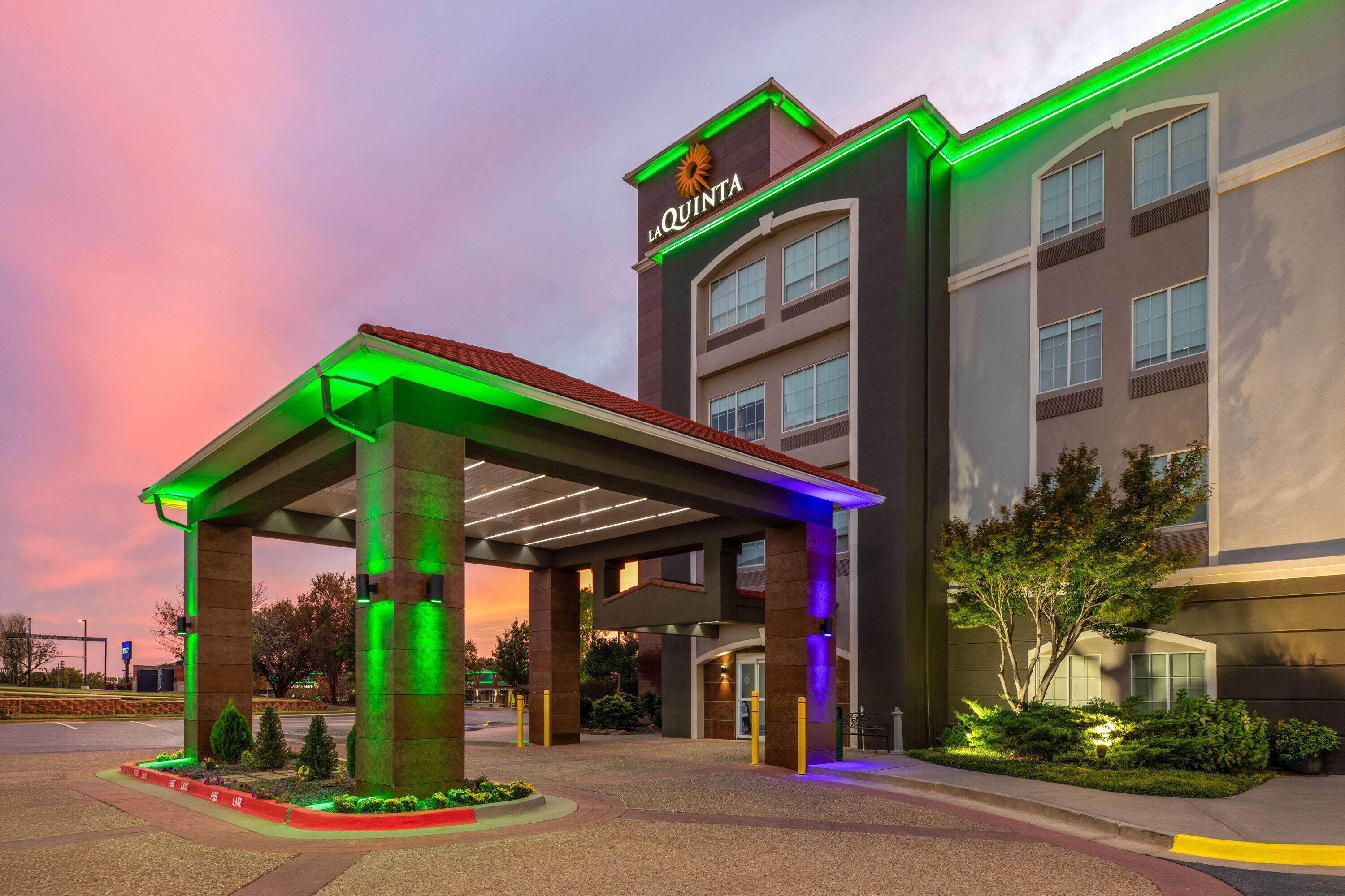 Exterior | La Quinta Inn & Suites by Wyndham Oklahoma City - Moore