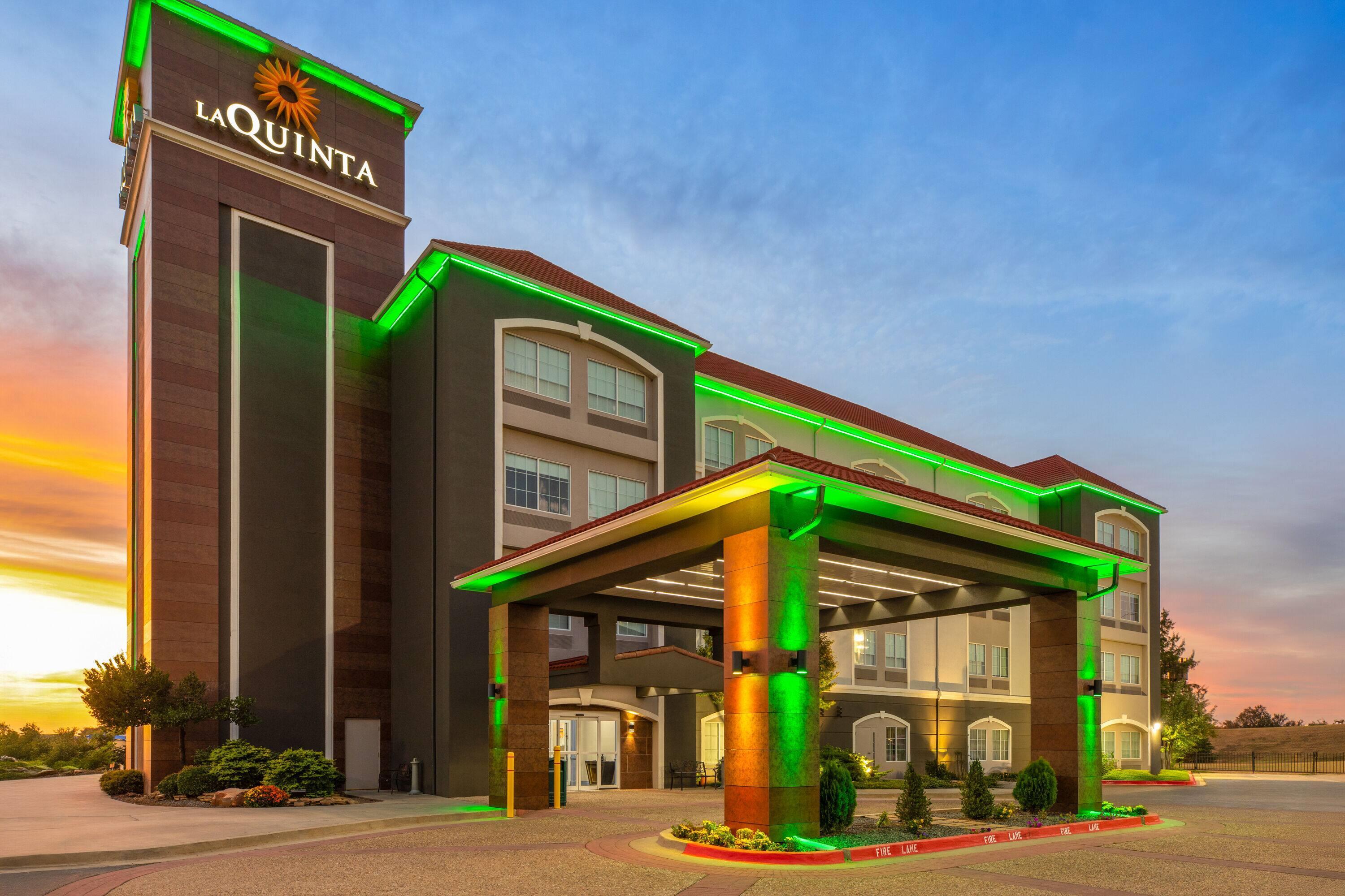 Exterior | La Quinta Inn & Suites by Wyndham Oklahoma City - Moore