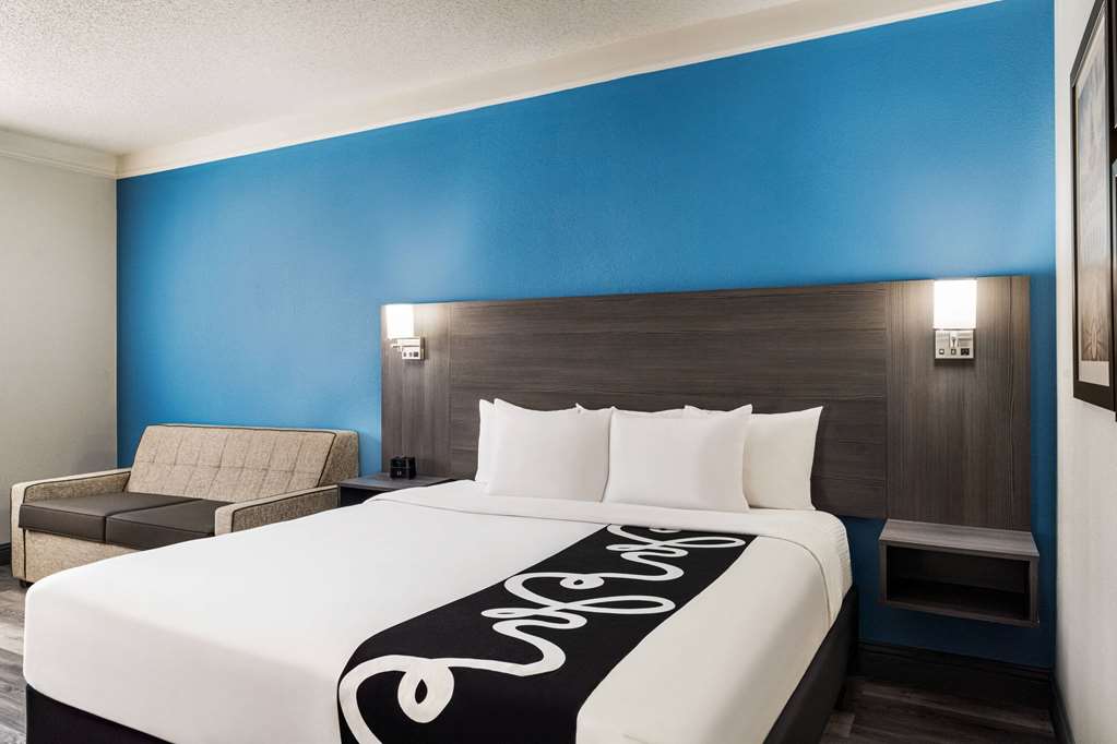 LA QUINTA INN STE ROUND ROCK N-guestroom-Guest Room,On-Site.jpg