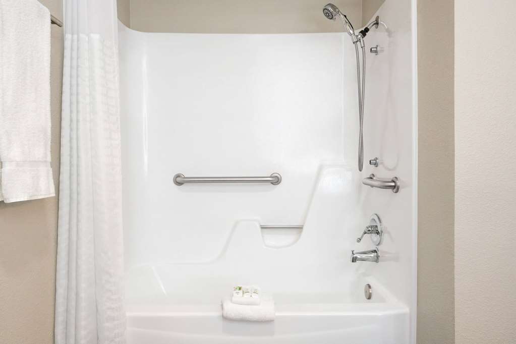 LA QUINTA INN STE ROUND ROCK N-guestroom-Guest Room,Bathroom,Shower,Accessibility,On-Site.jpg