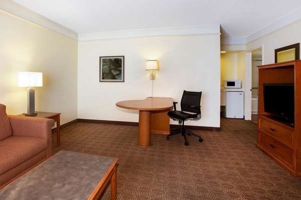 Suite - La Quinta Inn Capitol Austin - I-35, Exit 234C