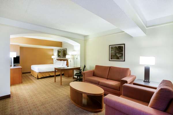 Suite - La Quinta Inn Capitol Austin - I-35, Exit 234C