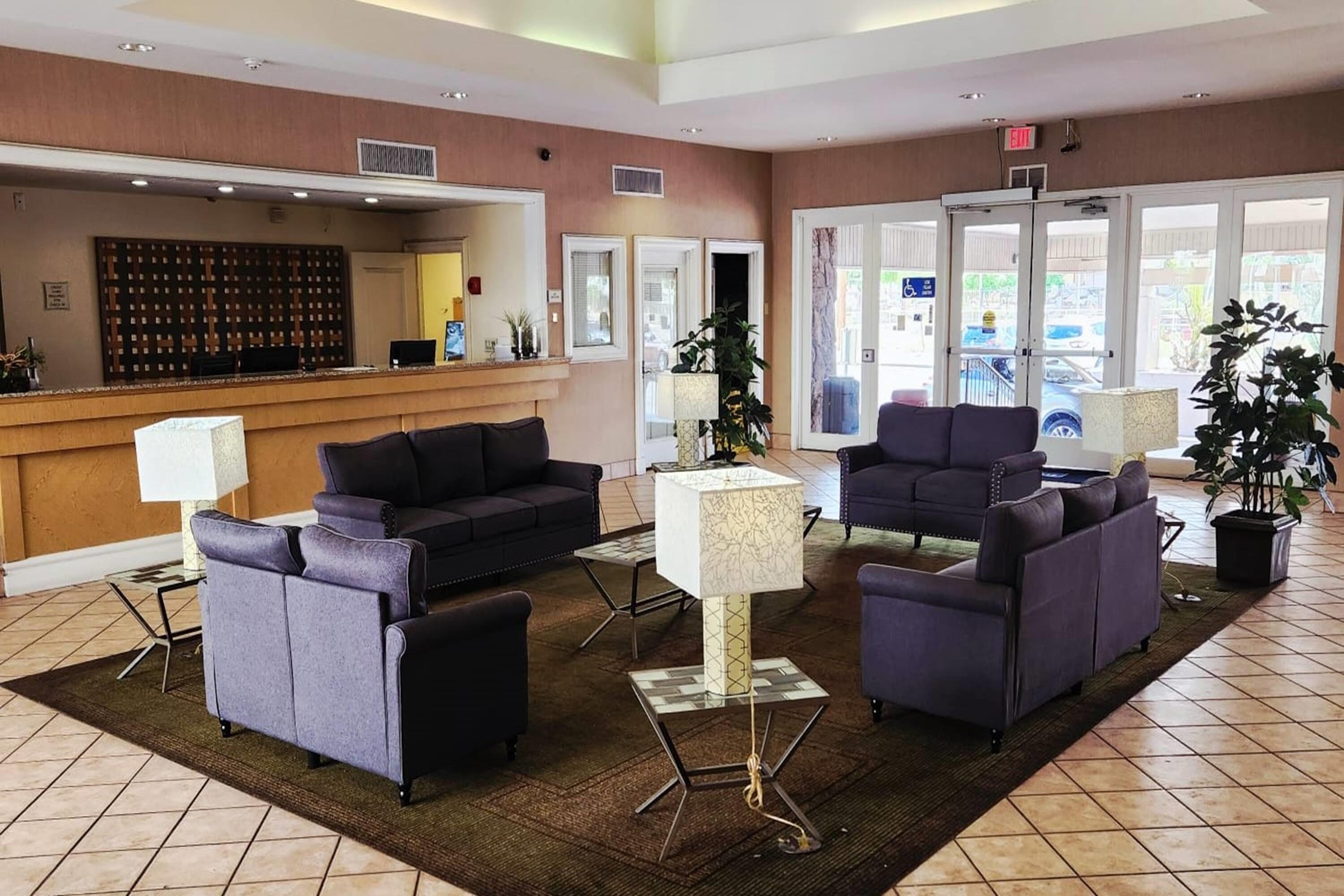 Lobby | La Quinta Inn by Wyndham Phoenix North