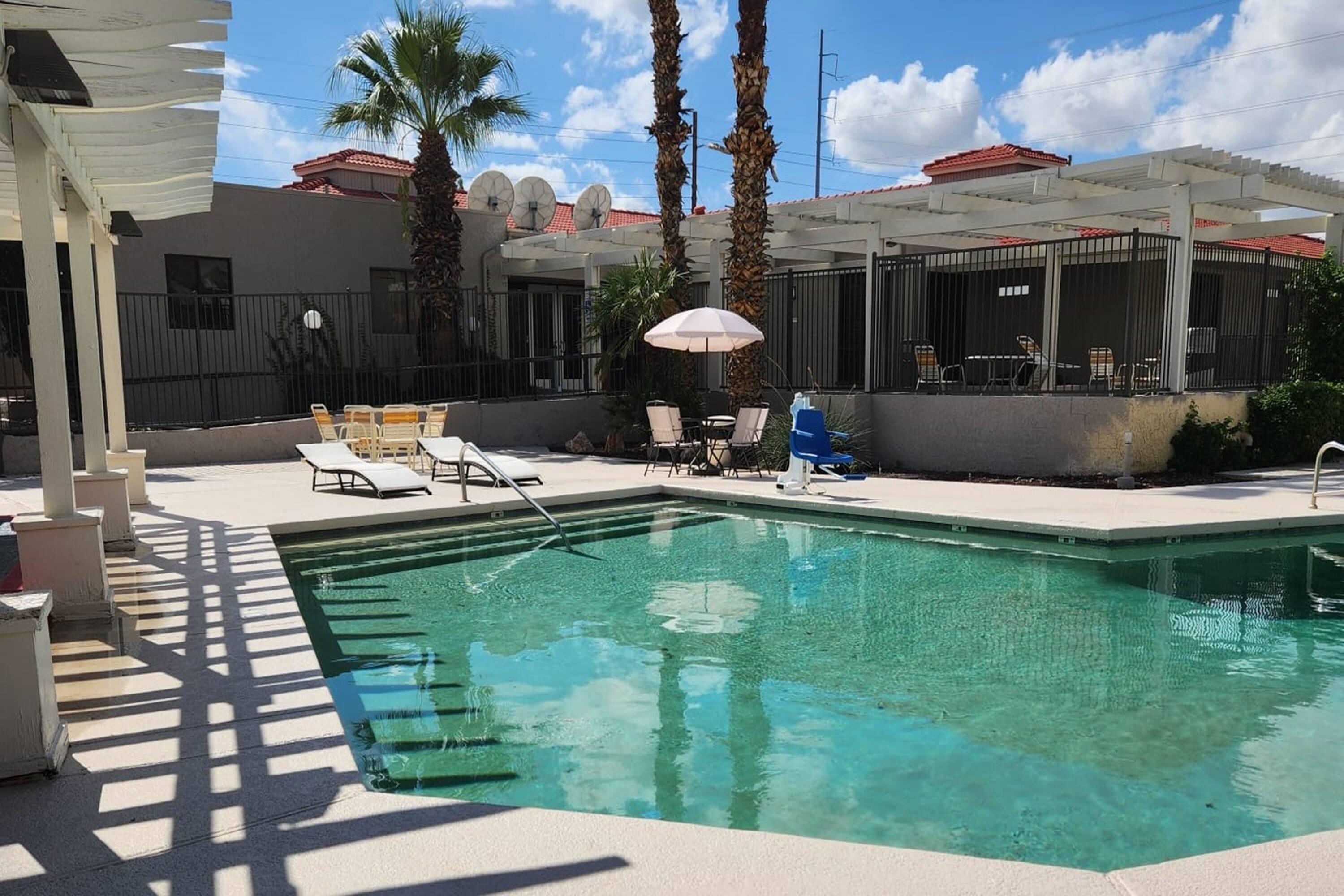 Pool | La Quinta Inn by Wyndham Phoenix North