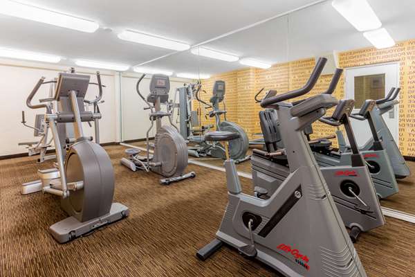 Fitness/ Exercise Room - La Quinta Inn Redding - I-5, Exit 677