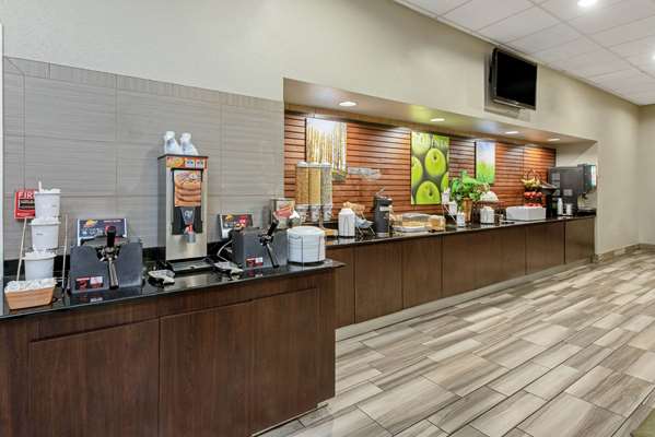  - La Quinta Inn & Suites New Orleans Airport Kenner - I-10, Exit 223