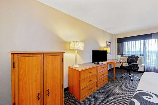  - La Quinta Inn & Suites New Orleans Airport Kenner - I-10, Exit 223