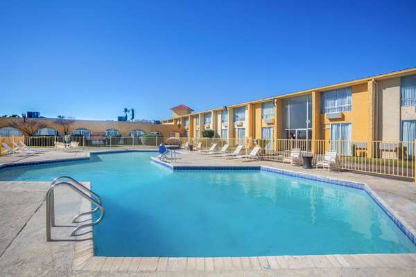 Pool - Days Inn Del Rio