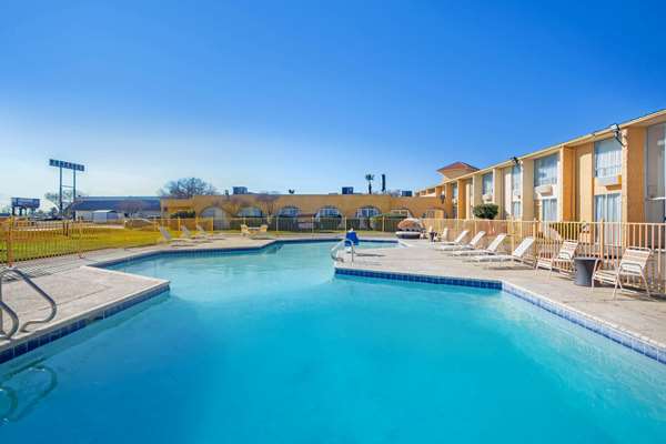 Pool - Days Inn Del Rio