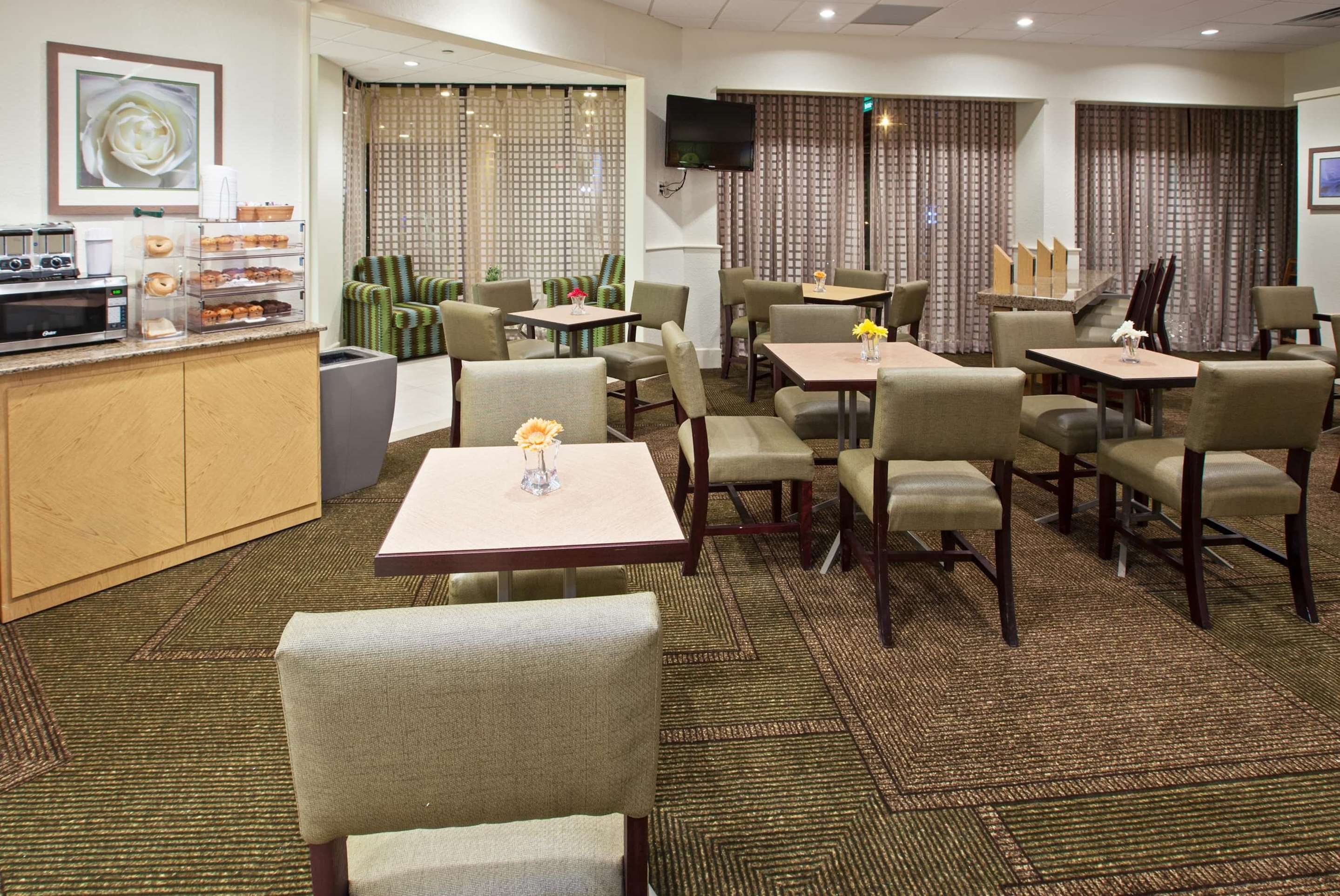 Property amenity | La Quinta by Wyndham Nashville Airport/Opryland