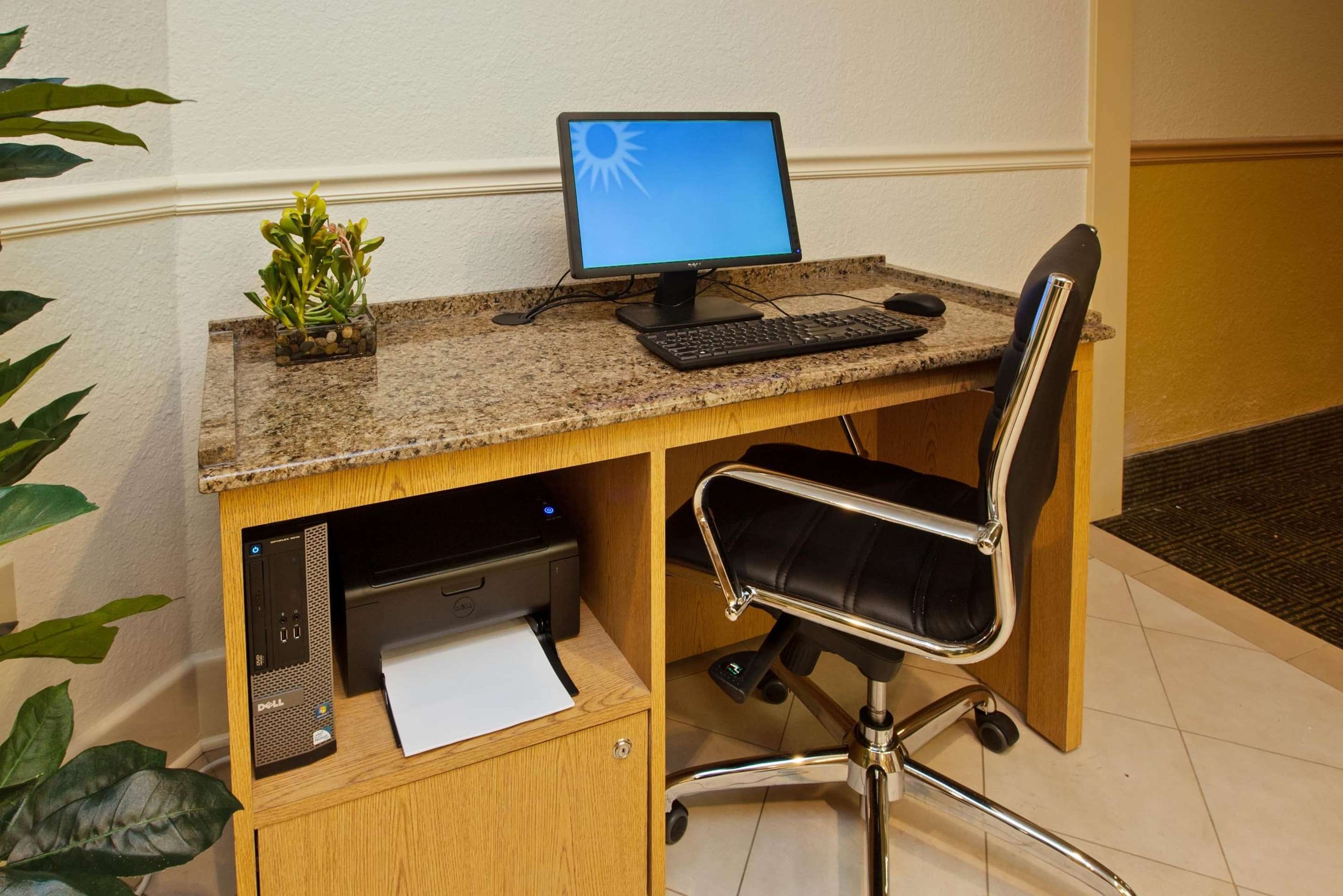 Business Center | La Quinta by Wyndham Nashville Airport/Opryland