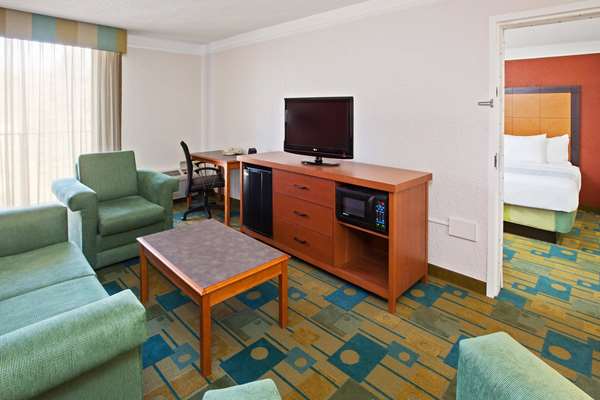 Suite - La Quinta Inn Airport Nashville - I-40, Exit 215