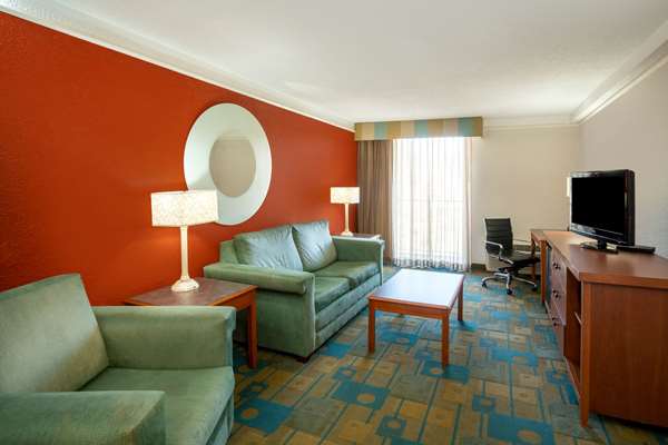 Suite - La Quinta Inn Airport Nashville - I-40, Exit 215
