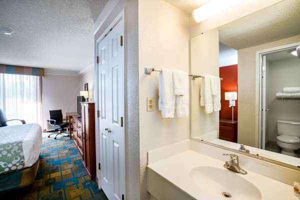  - La Quinta Inn Airport Nashville - I-40, Exit 215