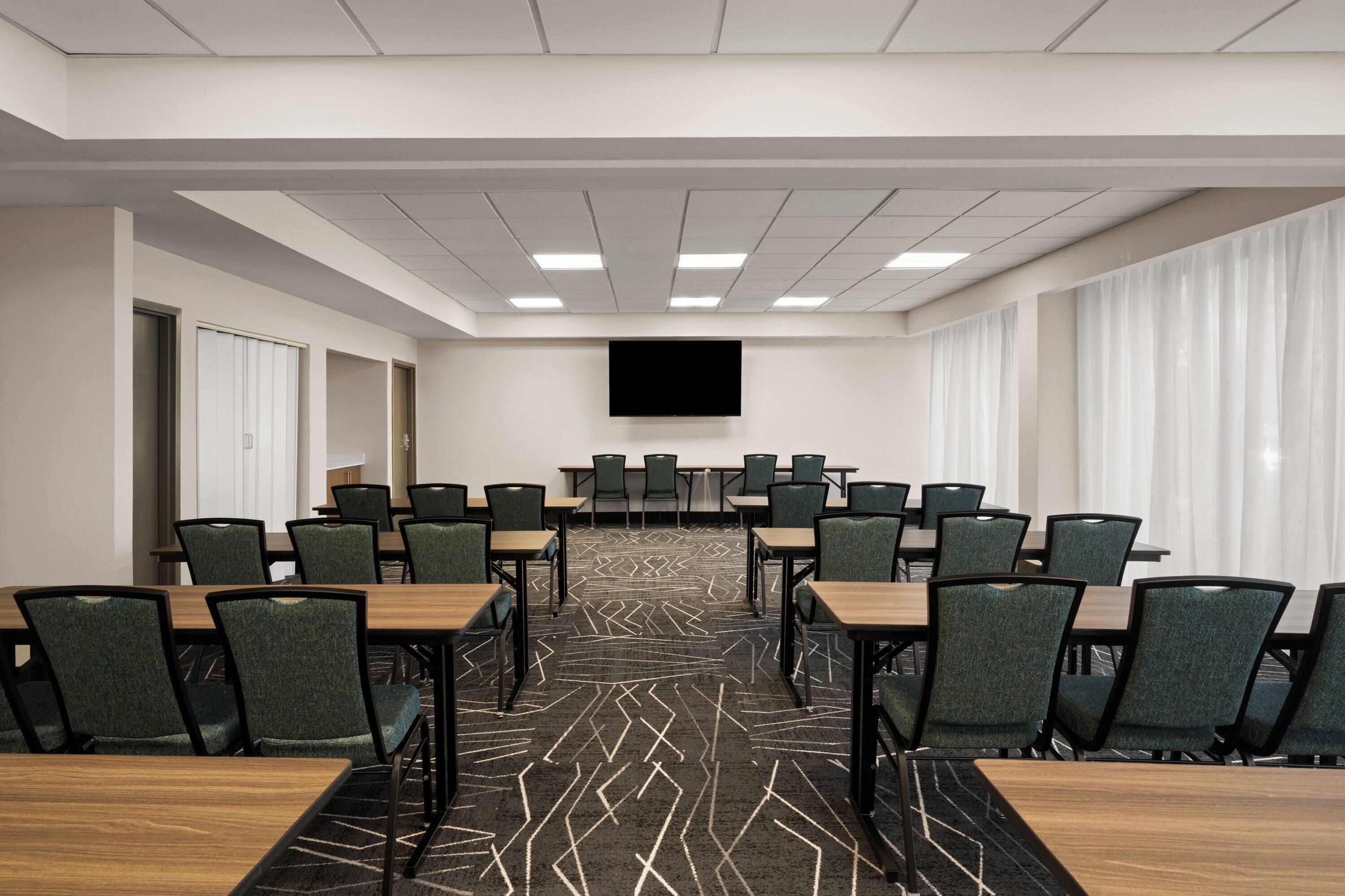 Meeting Room | La Quinta by Wyndham Nashville Airport/Opryland