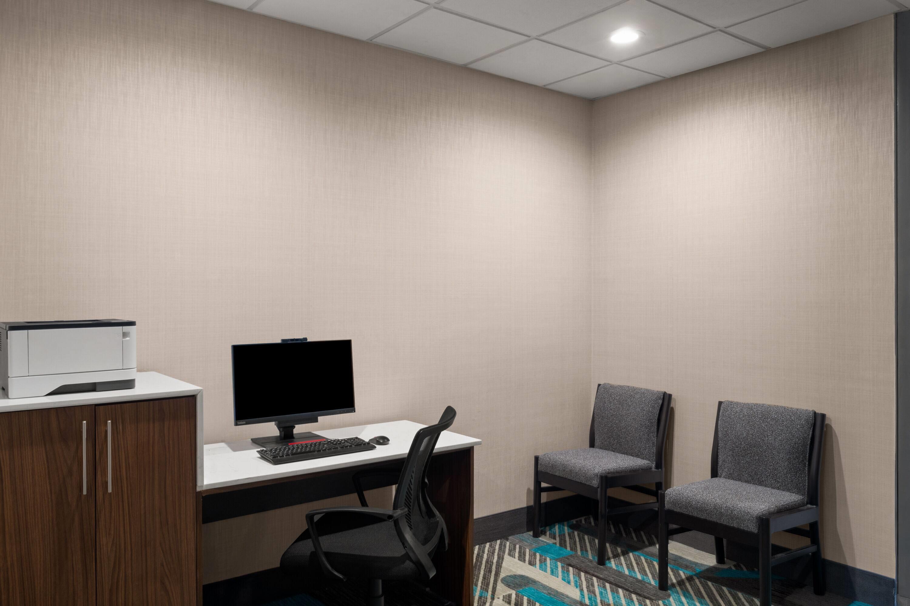 Business Center | La Quinta by Wyndham Nashville Airport/Opryland