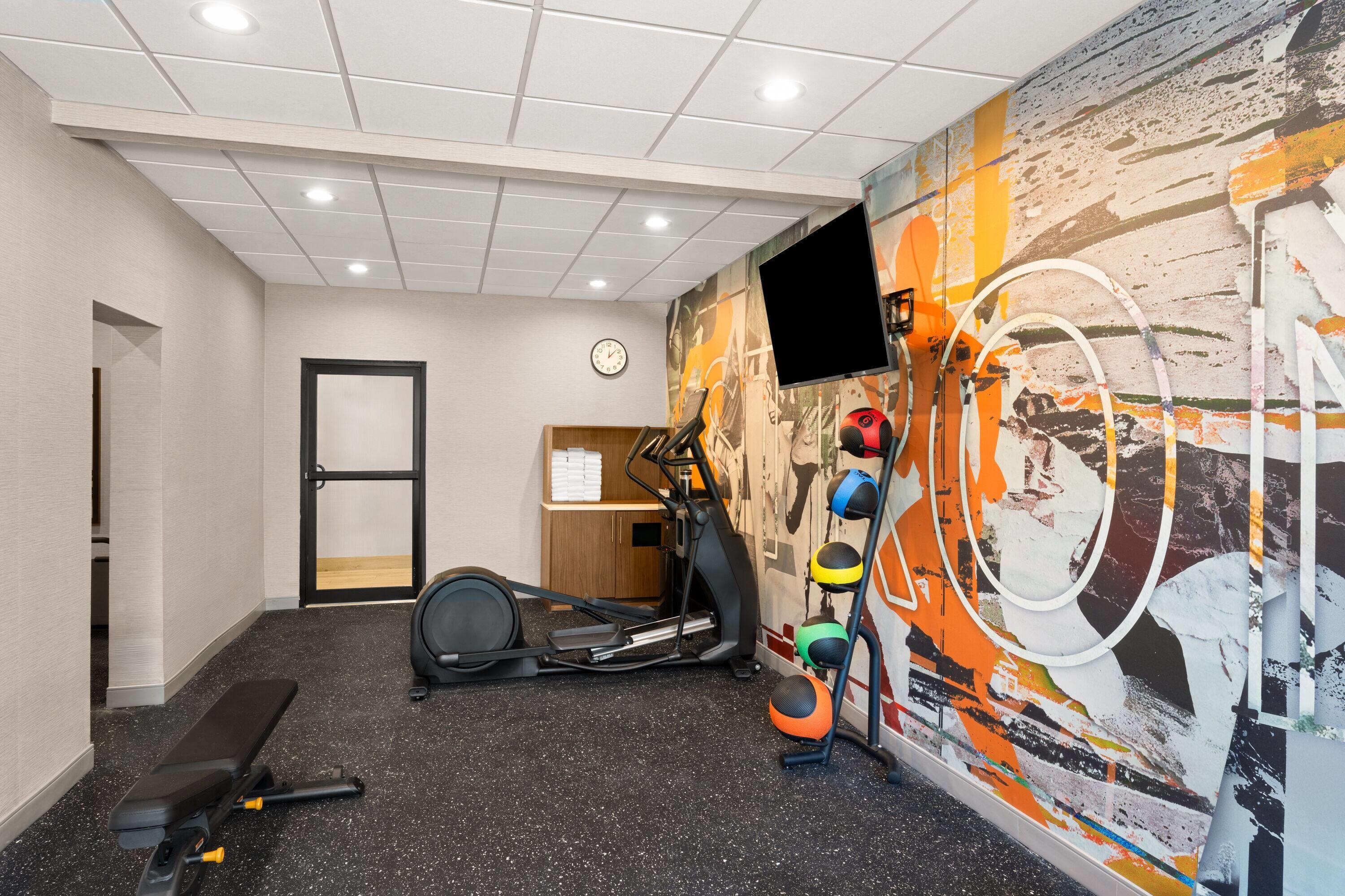 Health club fitness center gym | La Quinta by Wyndham Nashville Airport/Opryland