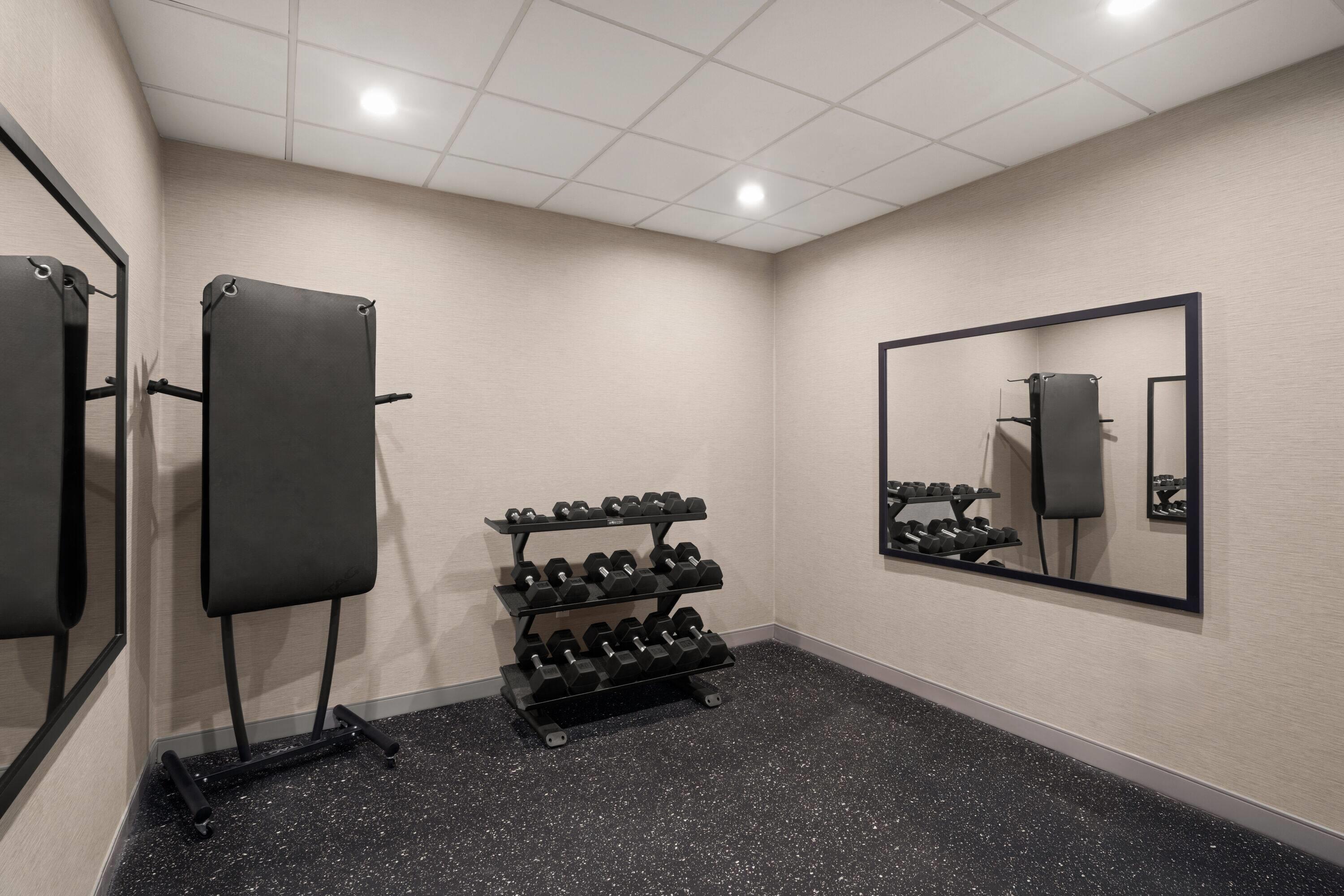 Health club fitness center gym | La Quinta by Wyndham Nashville Airport/Opryland