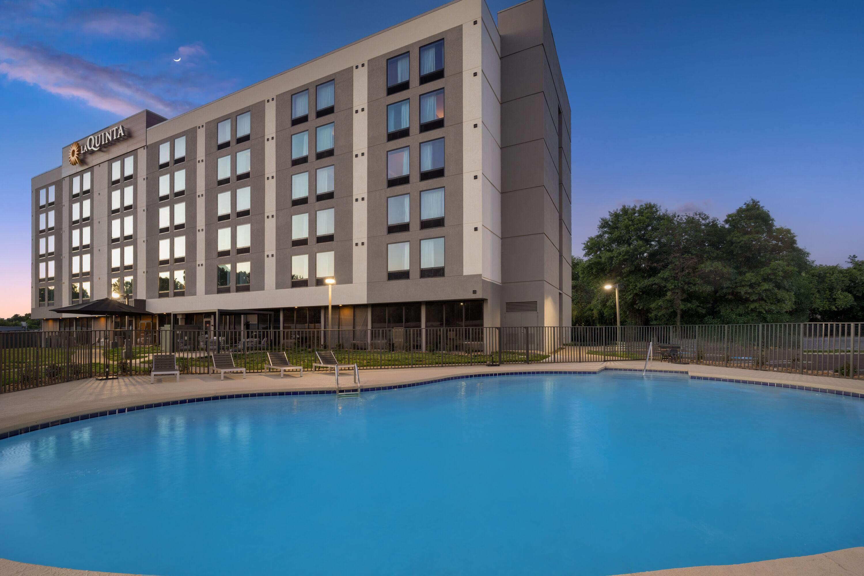 Pool | La Quinta by Wyndham Nashville Airport/Opryland