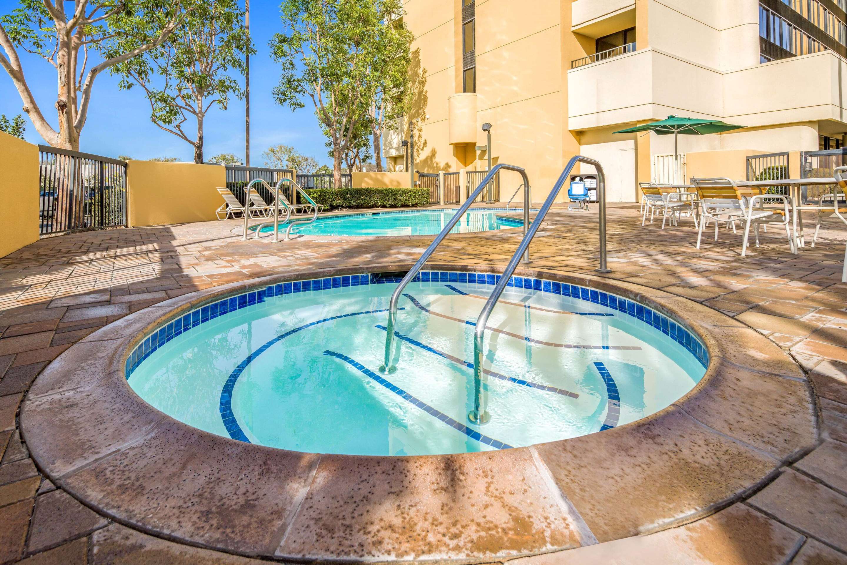 Pool | La Quinta Inn & Suites by Wyndham Buena Park