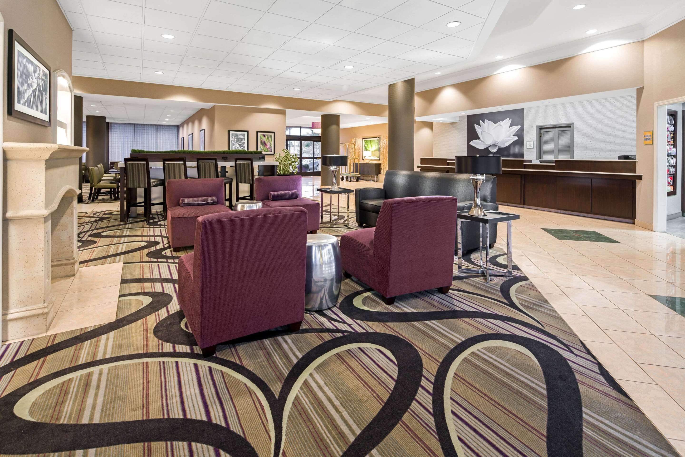 Lobby | La Quinta Inn & Suites by Wyndham Buena Park