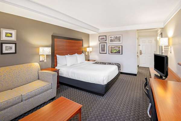  - La Quinta Inn & Suites Airport San Antonio