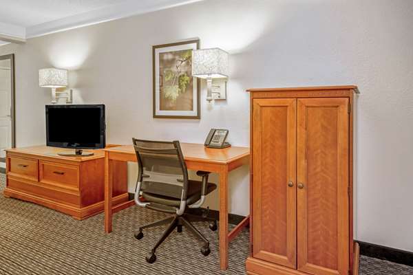  - La Quinta Inn & Suites Airport San Antonio