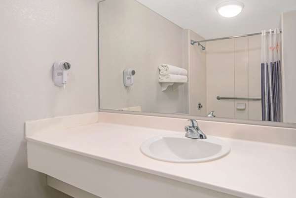  - La Quinta Inn & Suites Airport San Antonio