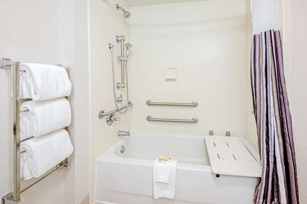  - La Quinta Inn & Suites Airport San Antonio