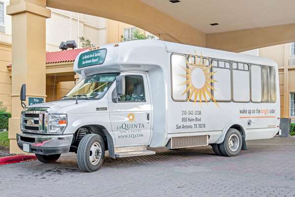 - La Quinta Inn & Suites Airport San Antonio