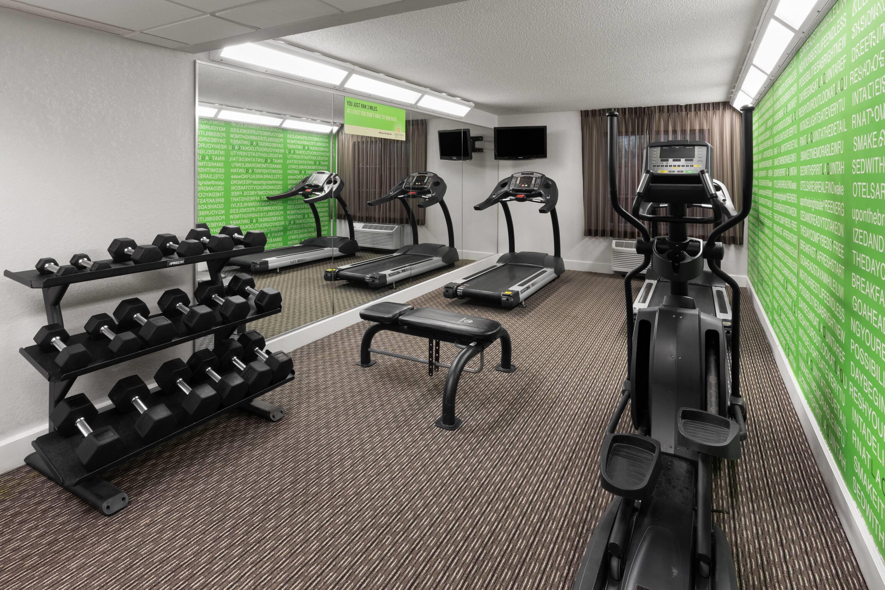 Health club fitness center gym | La Quinta Inn & Suites by Wyndham San Antonio Airport