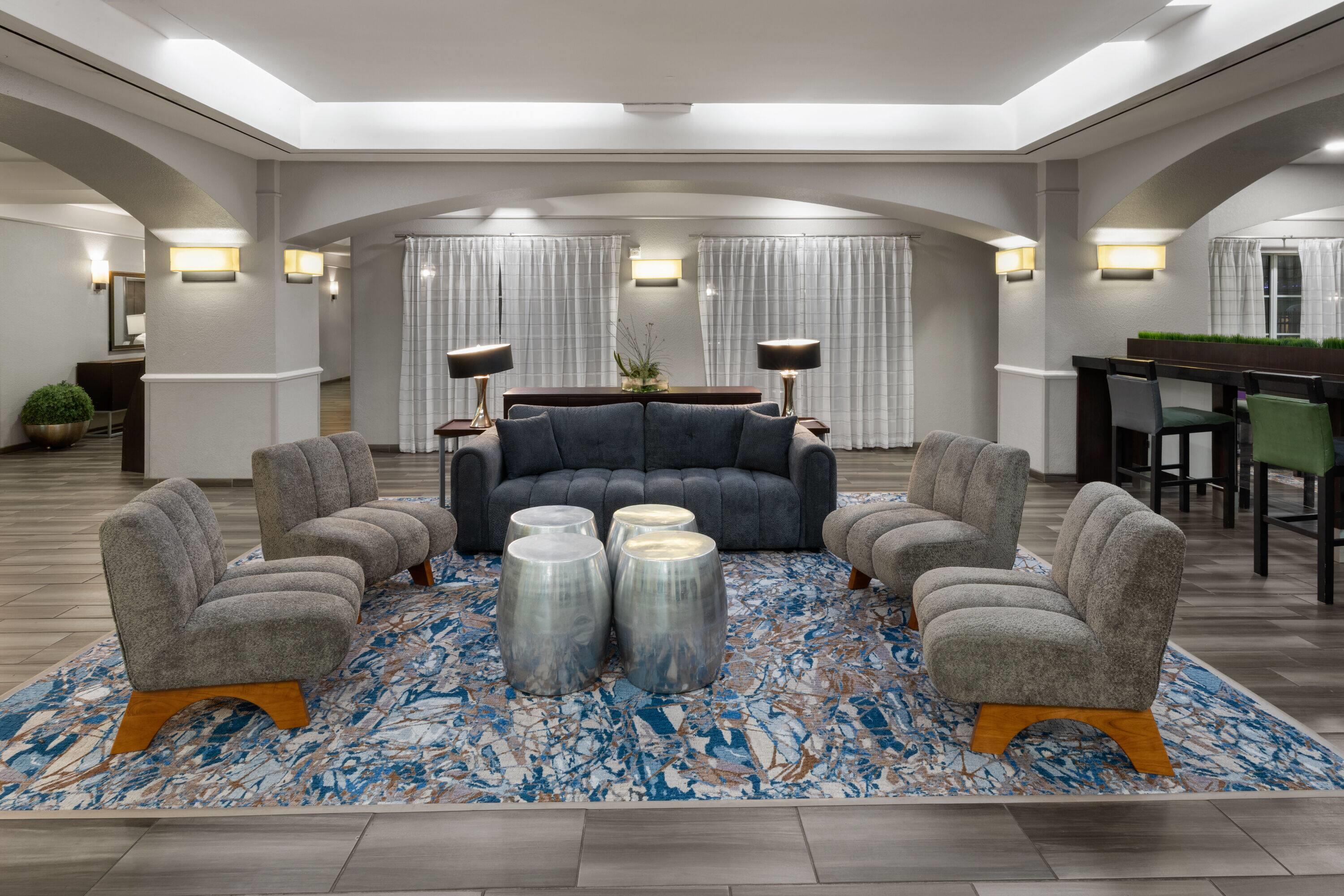 Lobby | La Quinta Inn & Suites by Wyndham San Antonio Airport