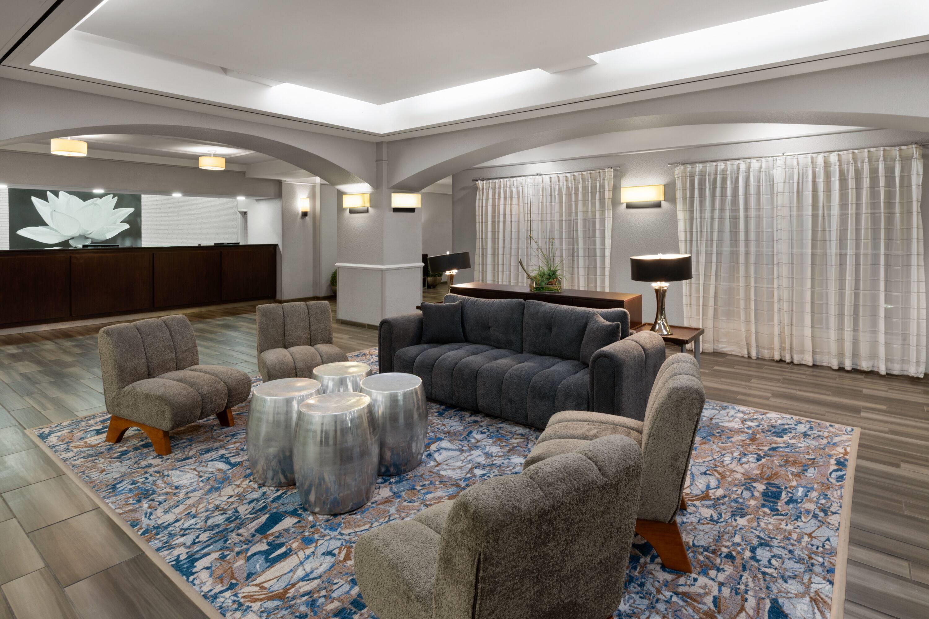 Lobby | La Quinta Inn & Suites by Wyndham San Antonio Airport