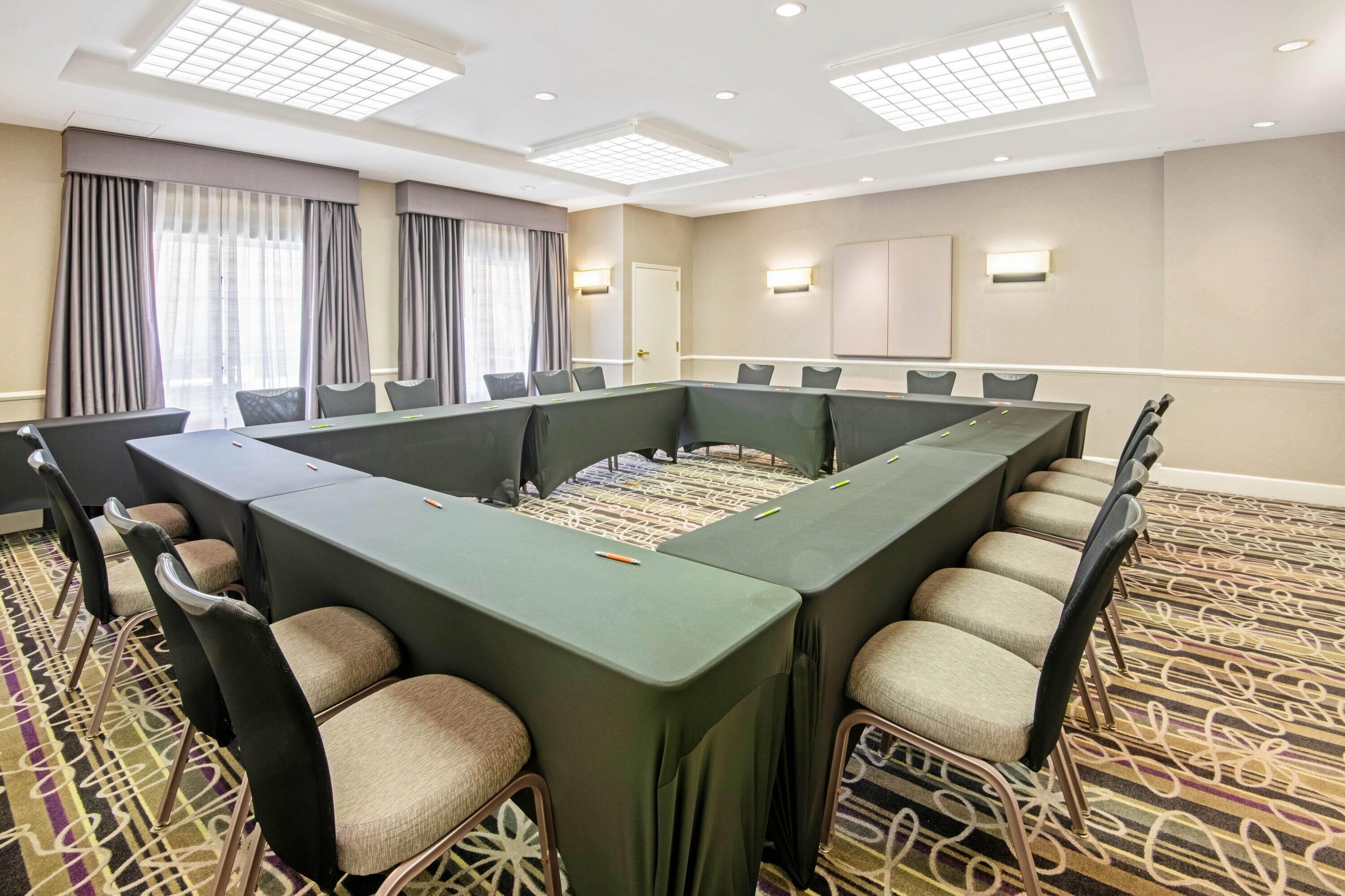 Meeting Room | La Quinta Inn & Suites by Wyndham San Antonio Airport