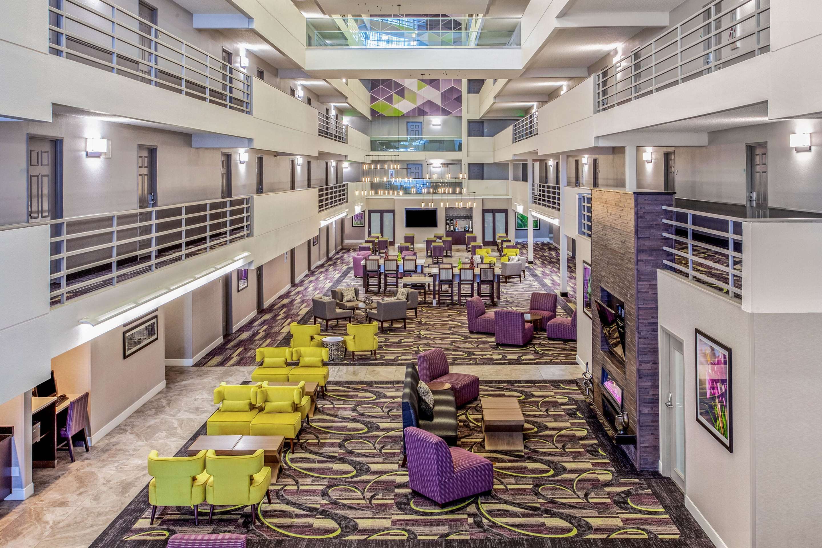 Lobby | La Quinta Inn & Suites by Wyndham Lubbock West Medical Centr