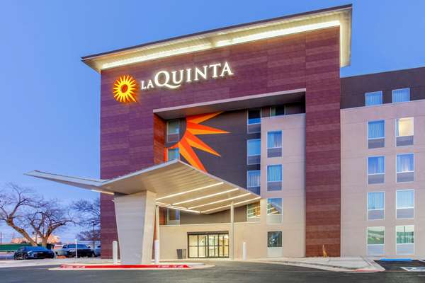 Exterior view - La Quinta Inn & Suites Medical Center West Lubbock