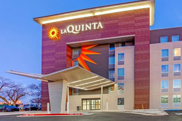 Exterior view - La Quinta Inn & Suites Medical Center West Lubbock