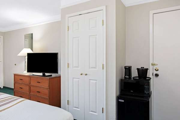  - Baymont Inn & Suites Fort Stockton - I-10, Exit 257