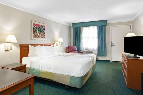  - Baymont Inn & Suites Fort Stockton - I-10, Exit 257