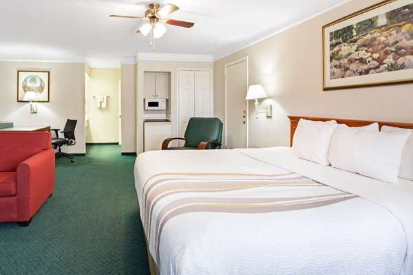 Suite - Baymont Inn & Suites Fort Stockton - I-10, Exit 257