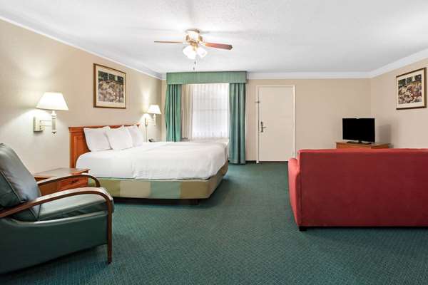 Suite - Baymont Inn & Suites Fort Stockton - I-10, Exit 257