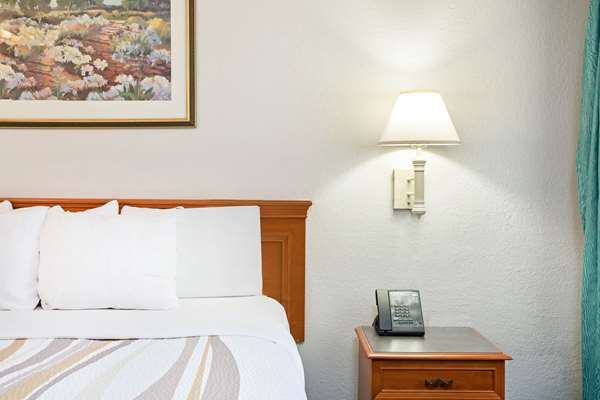  - Baymont Inn & Suites Fort Stockton - I-10, Exit 257