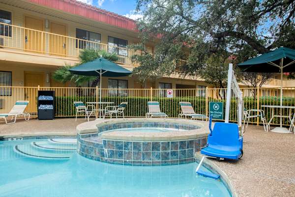 Pool - La Quinta Inn San Marcos - I-35, Exit 206