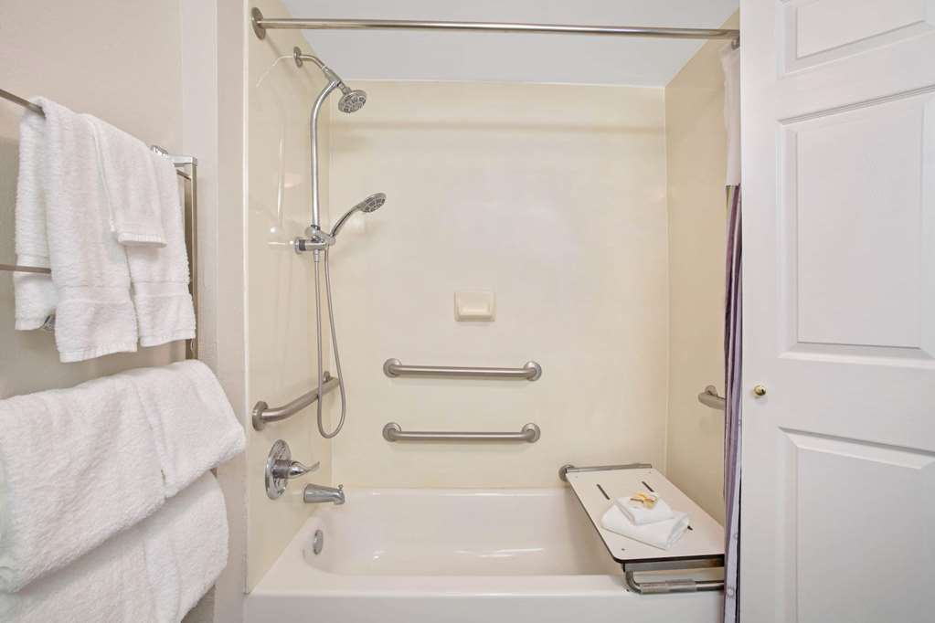 LA QUINTA INN SAN MARCOS-guestroom-Guest Room,Bathroom,On-Site.jpg