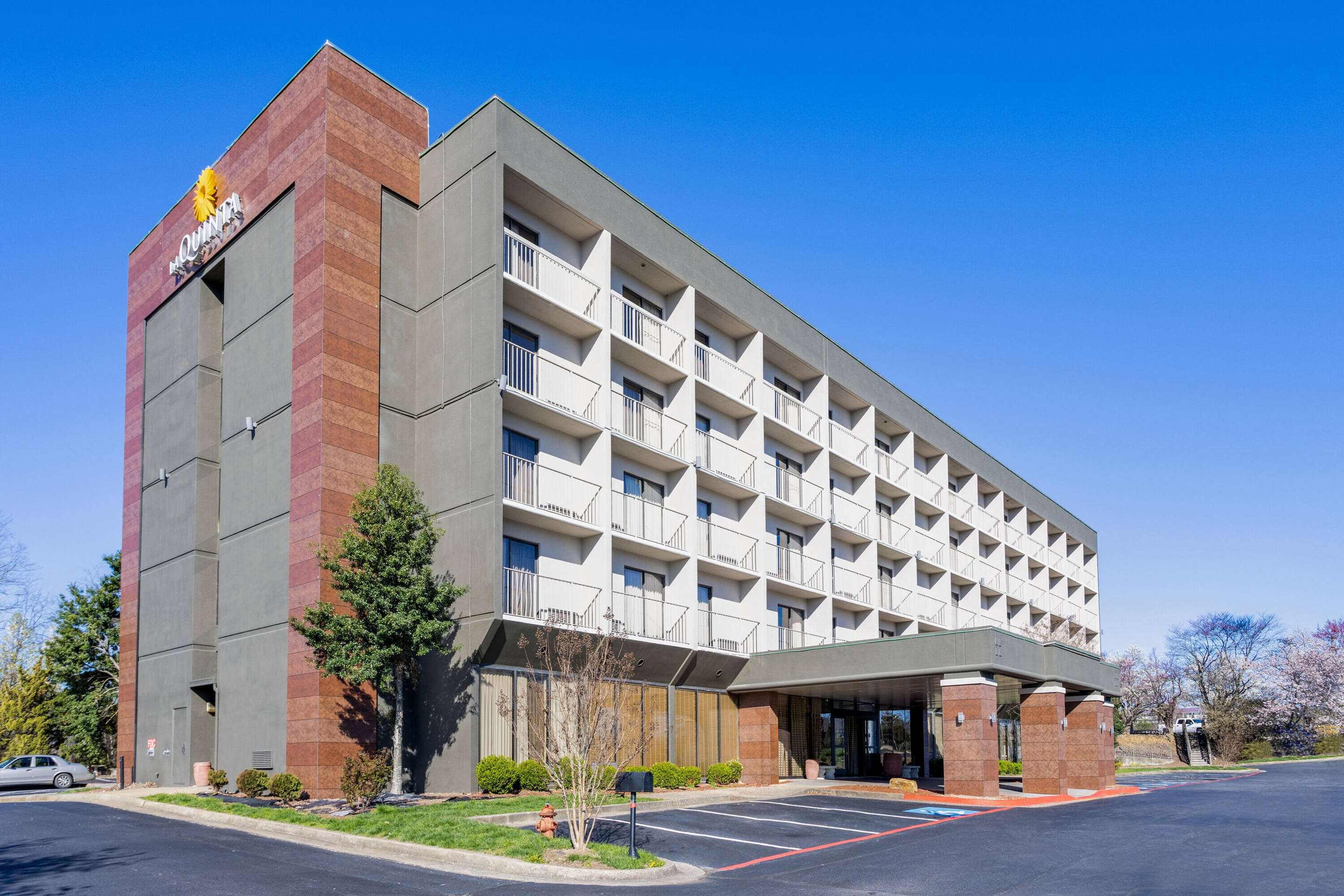 Exterior | La Quinta Inn & Suites by Wyndham Kingsport TriCities Airport