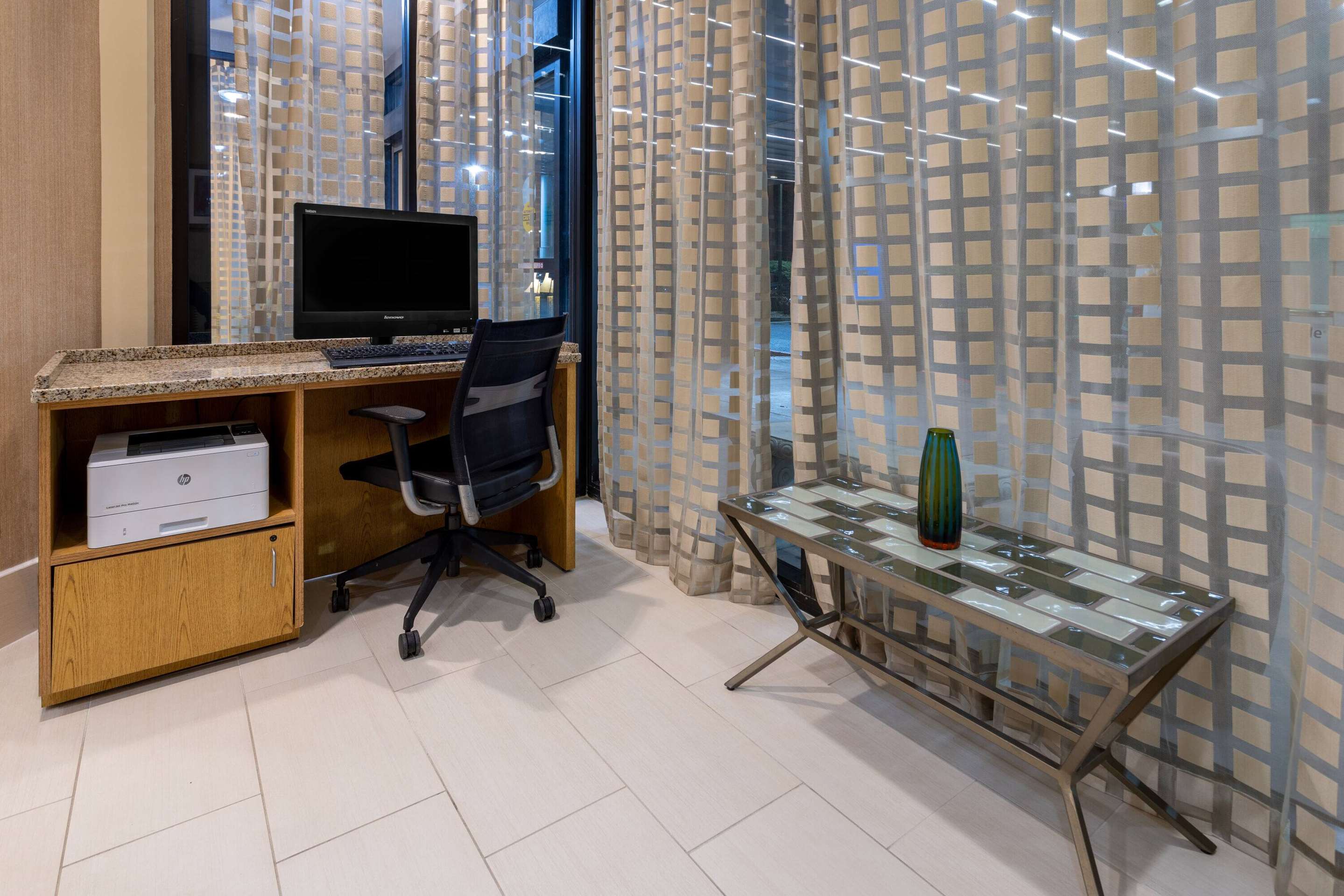 Business Center | La Quinta Inn & Suites by Wyndham Kingsport TriCities Airport
