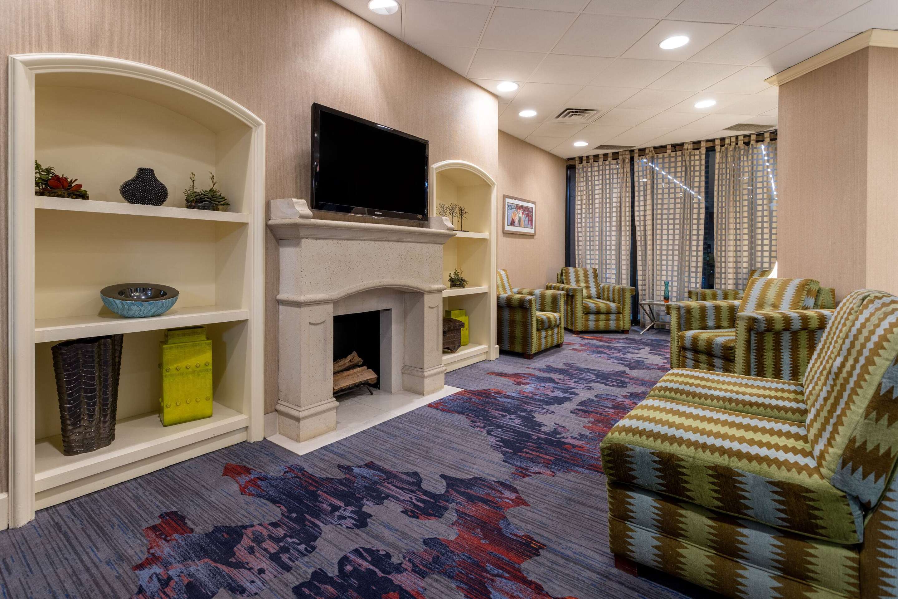 Lobby | La Quinta Inn & Suites by Wyndham Kingsport TriCities Airport