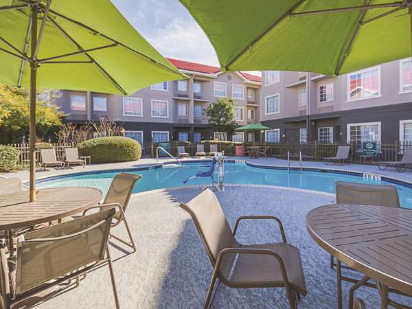Pool - La Quinta Inn & Suites Mopac North Austin