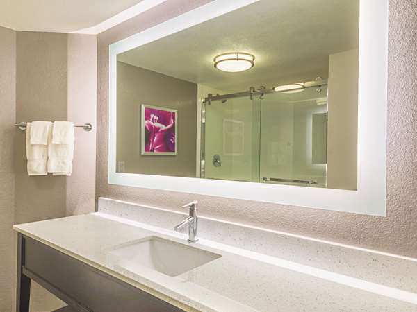 Suite - La Quinta Inn & Suites Mopac North Austin